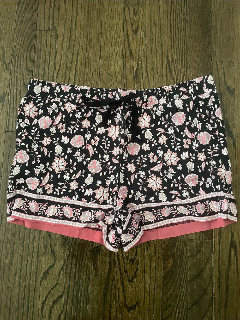 Women’s Loft Flowy shorts